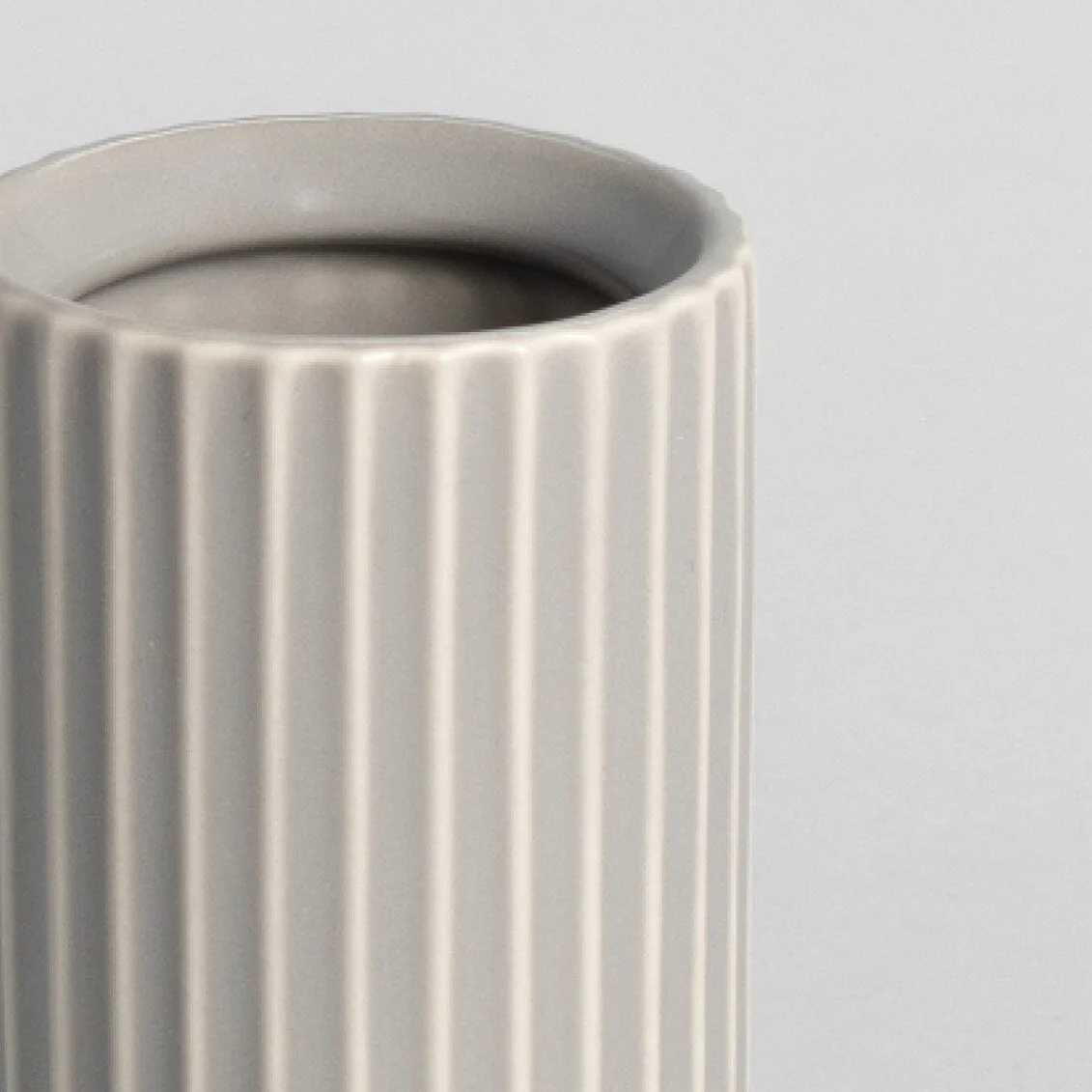 Short Bud Vase - Image 9